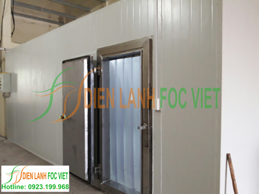 Điện lạnh Foc Việt thi công kho lạnh bảo quản cam tại Nghệ An theo yêu cầu của chủ đầu tư. Kho lạnh được thiết kế sử dụng kiểu cửa mở bản lề có trang bị thêm rèm ngăn lạnh chống thất thoát nhiệt trong quá trình ra vào.